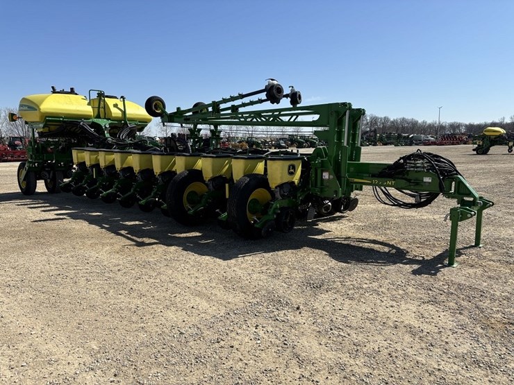 2017-john-deere-1775nt-image-6