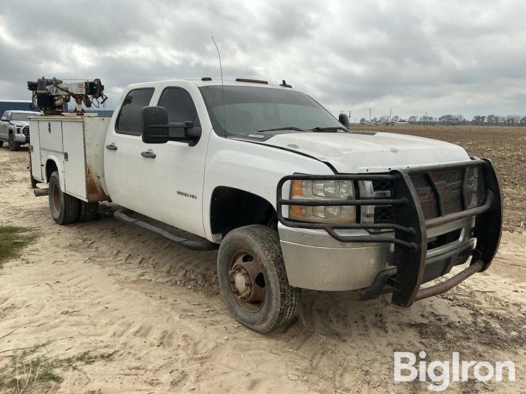 2013-chevrolet-3500-image-3