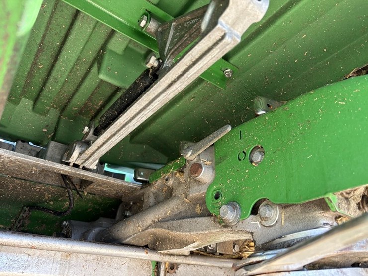 john-deere-c12f-image-40