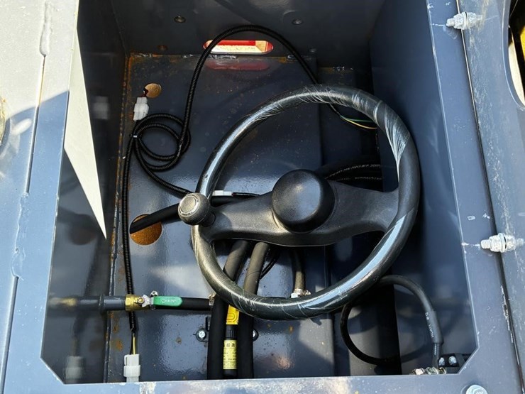 sdlool-sl1000-vibratory-ride-on-road-roller-image-11