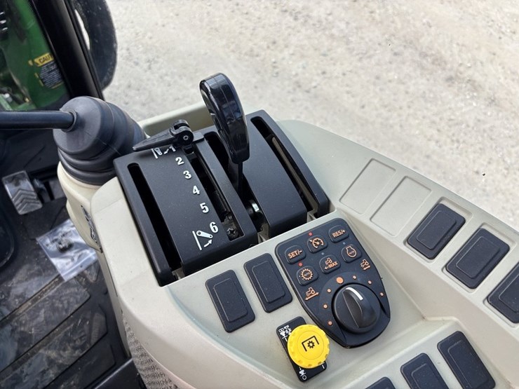 john-deere-3039r-image-28