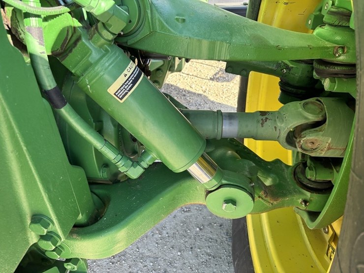 john-deere-8330-image-37