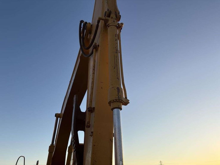 deere-200-lc-image-13