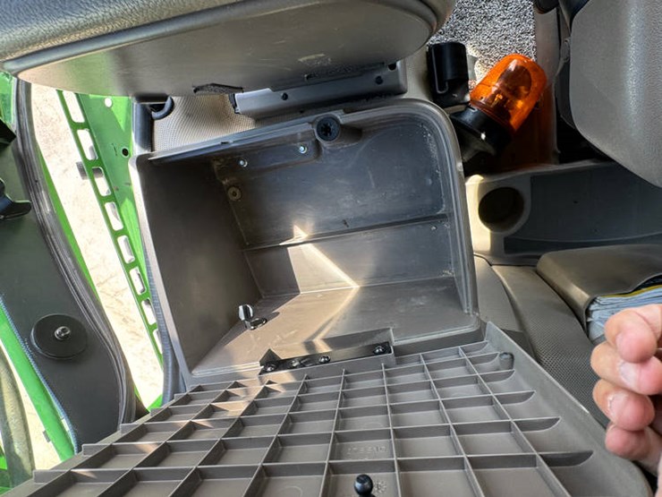 2018-john-deere-r4038-image-73