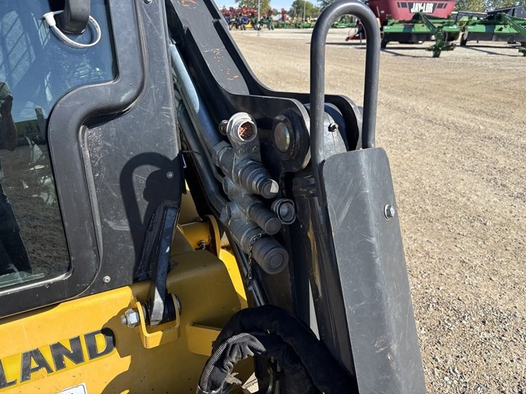 new-holland-c362-image-29