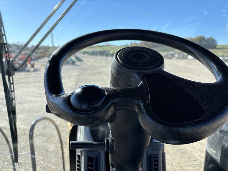 challenger-765e-track-tractor-image-45