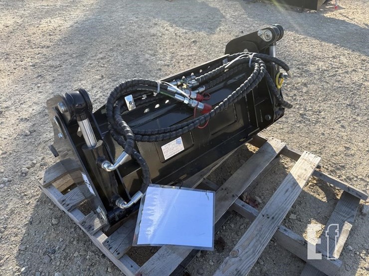 mini-skid-steer-4-in-1-bucket-image-3