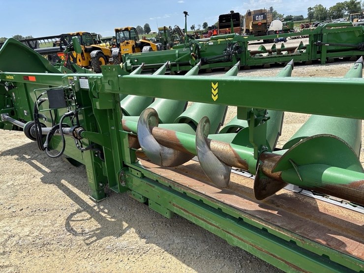 2022-john-deere-c12r-image-17