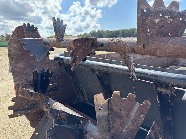 massey-ferguson-3732-image-25