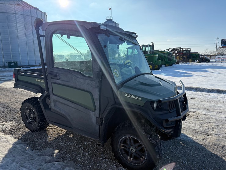 john-deere-835-image-11