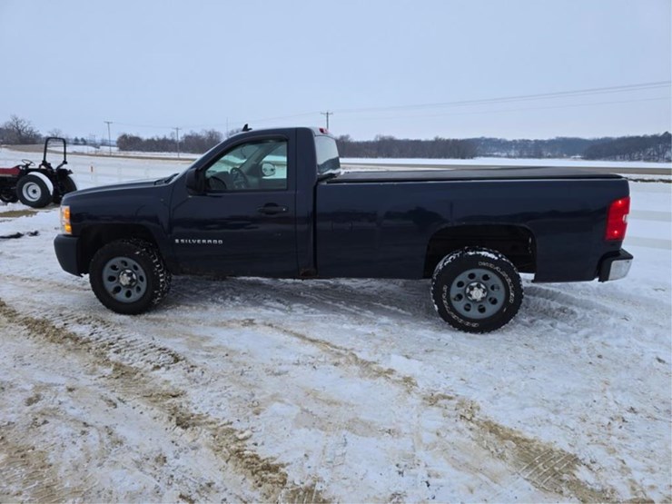 2008-chevrolet-2500-image-2