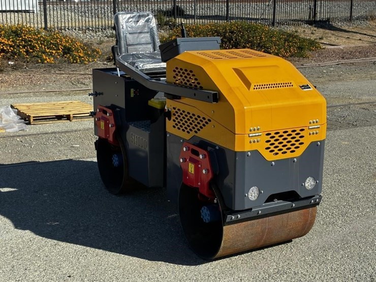 sdlool-sl1000-vibratory-ride-on-road-roller-image-2