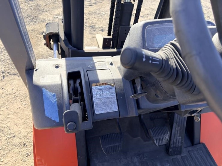 2005-toyota-2fgcu20-forklift-truck-image-19