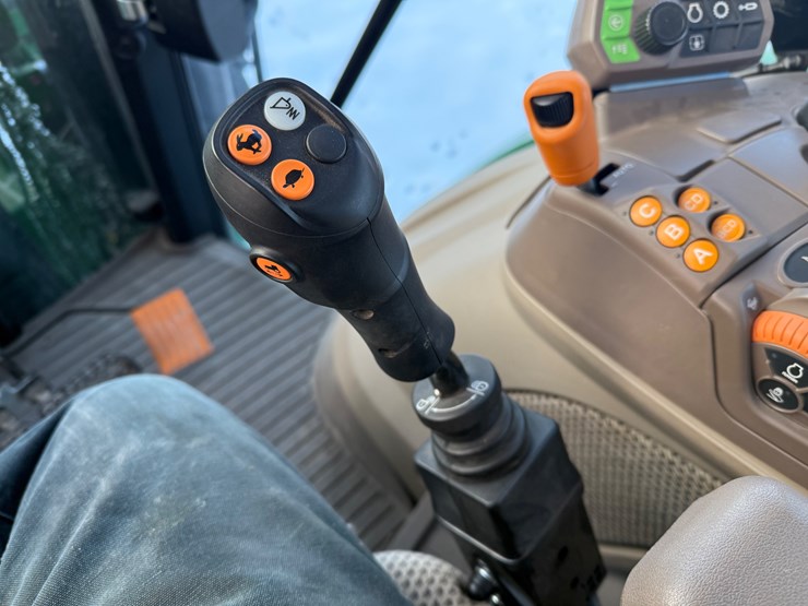 2019-john-deere-r-image-18