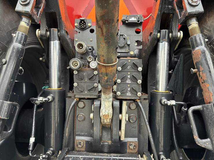 case-ih-magnum-245-image-27