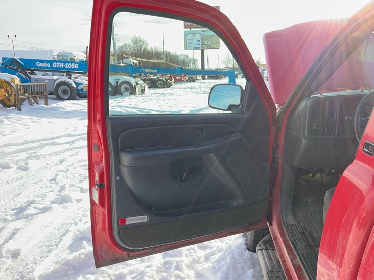 2005-chevrolet-k2500-image-56