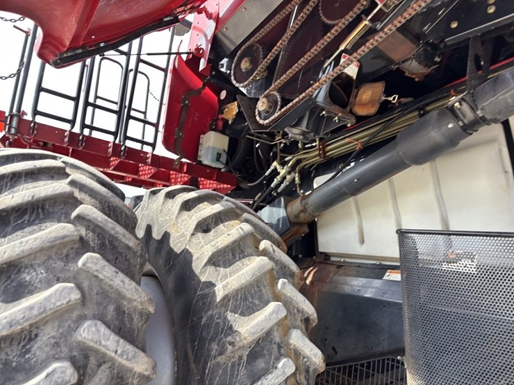 case-ih-7010-image-31