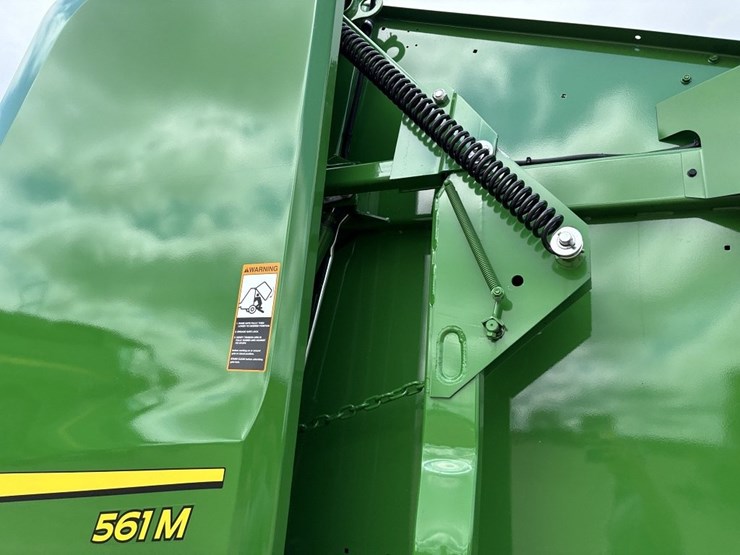 2024-john-deere-561m-image-34
