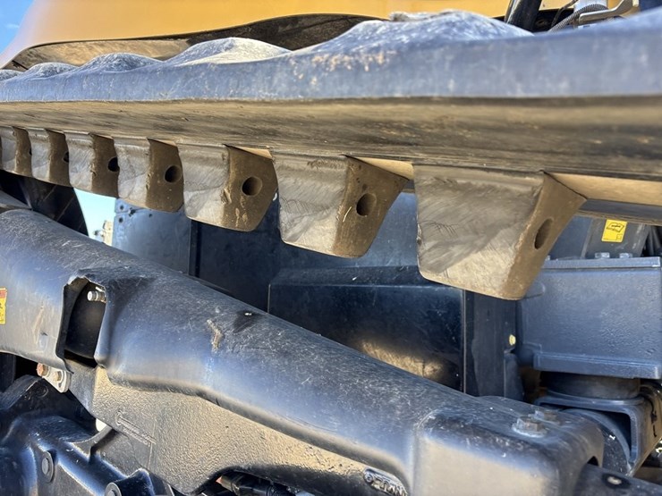 challenger-765e-track-tractor-image-13