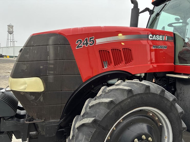 case-ih-magnum-245-image-34