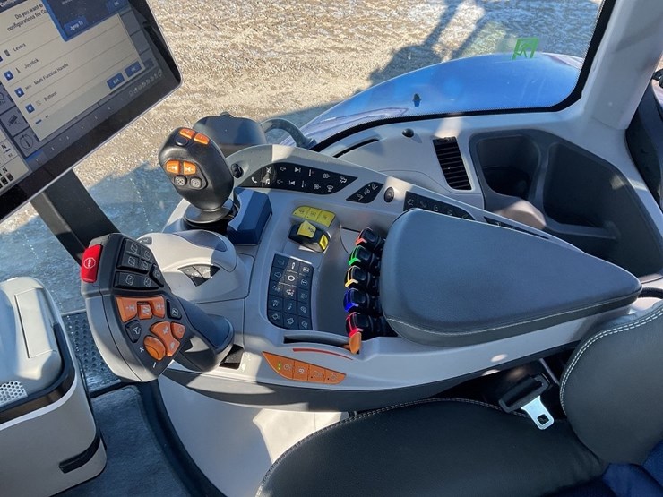 new-holland-t8.435-image-37