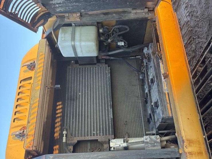 deere-200-lc-image-15