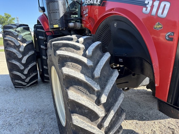 2015-versitle-310-mfwd-tractor-image-10