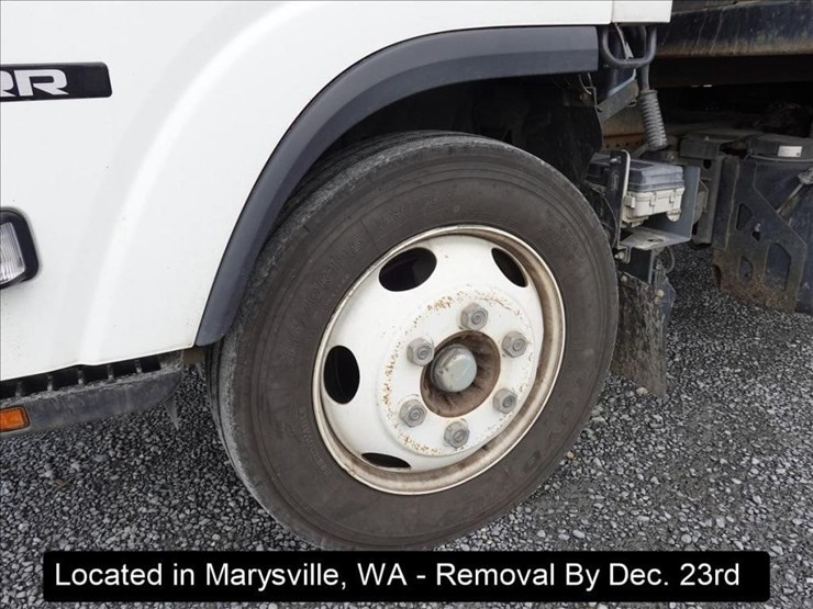 2017-isuzu-nrr-image-21