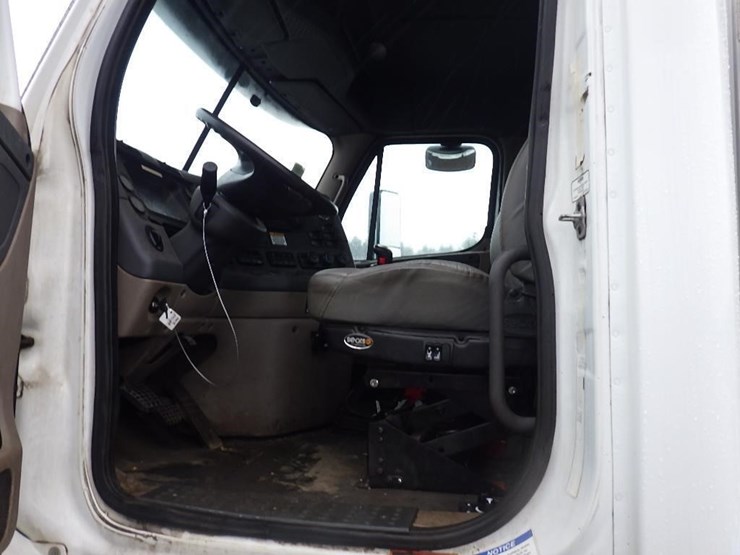 freightliner-cascadia-125-image-46