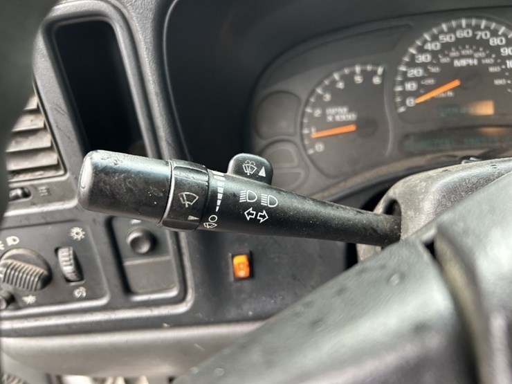 2003-chevrolet-silverado-pickup-image-24