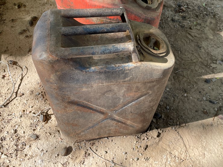 #3655-•-lot-of-(5)-jerry-gas-cans-image-6