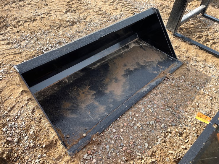 #2009-•-bucket-attachment-image-1