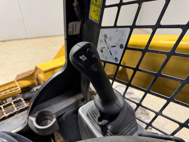 2020-caterpillar-272d3-image-21