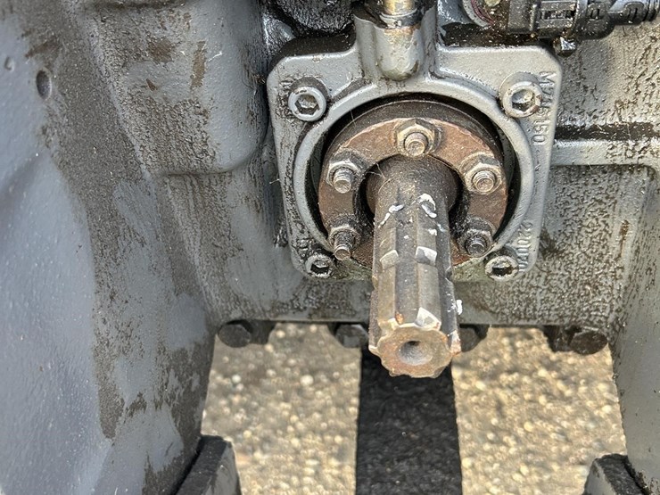 2014-challenger-mt585d-image-32