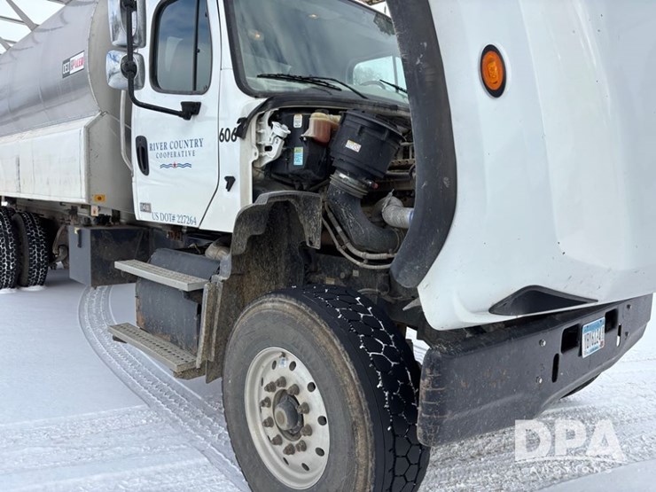 freightliner-114sd-image-31