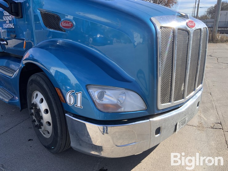 2014-peterbilt-579-image-11