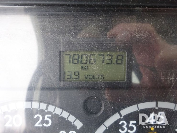 2007-freightliner-columbia-112-image-101