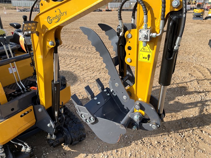 #9206-•-2025-unused-cfg-mini-excavator-image-6