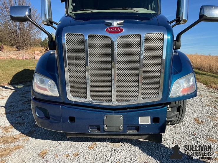 2020-peterbilt-579-image-12