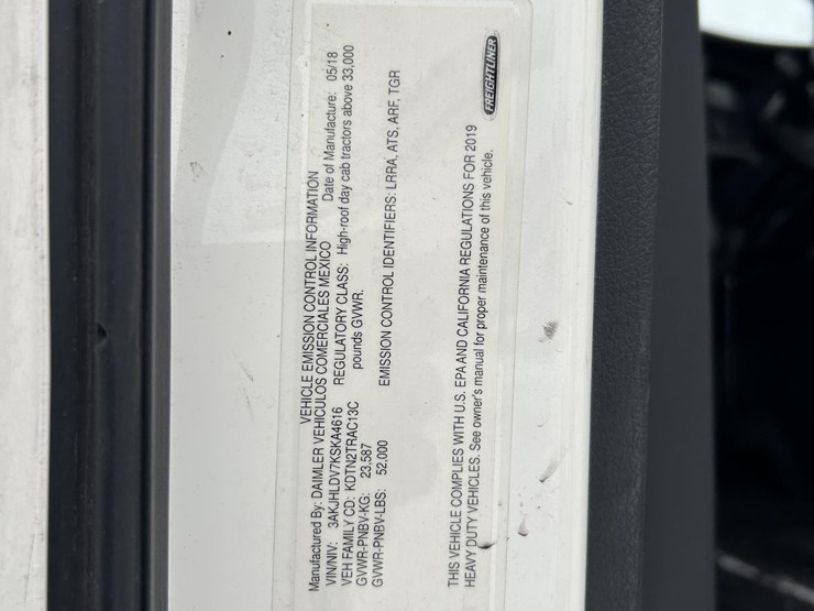 2019-freightliner-cascadia-126-image-6