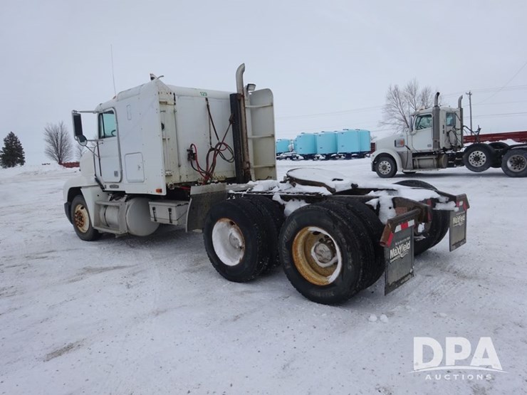 1994-freightliner-fld120-image-23