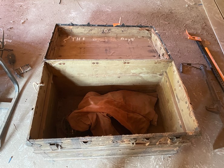 #3688-•-vintage-wooden-trunk-with-power-tools-image-9