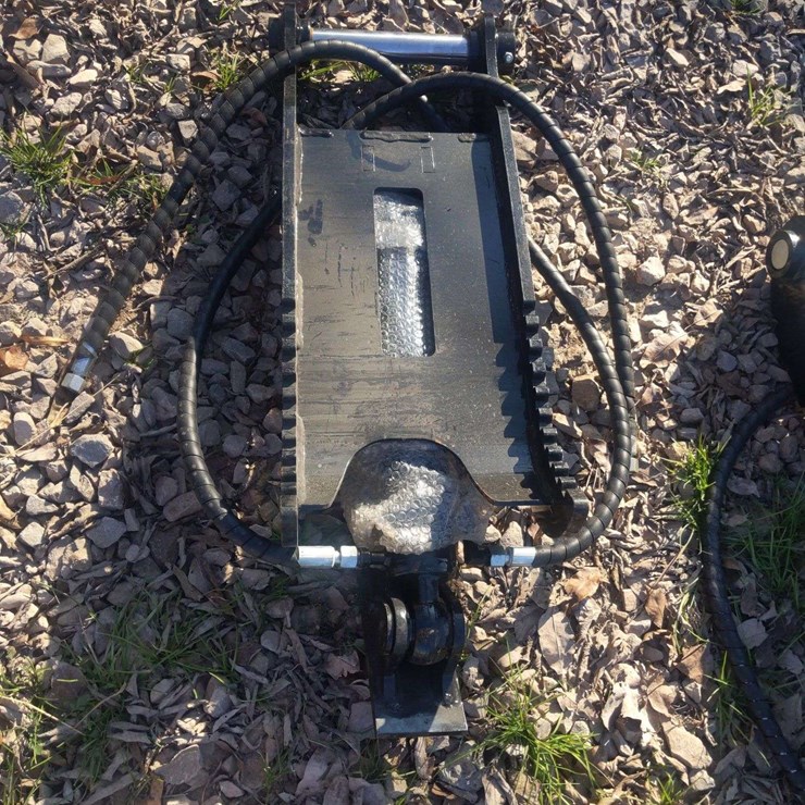 UNUSED 3TON HYDRAULIC THUMB CLAMP MODEL #XJ3T