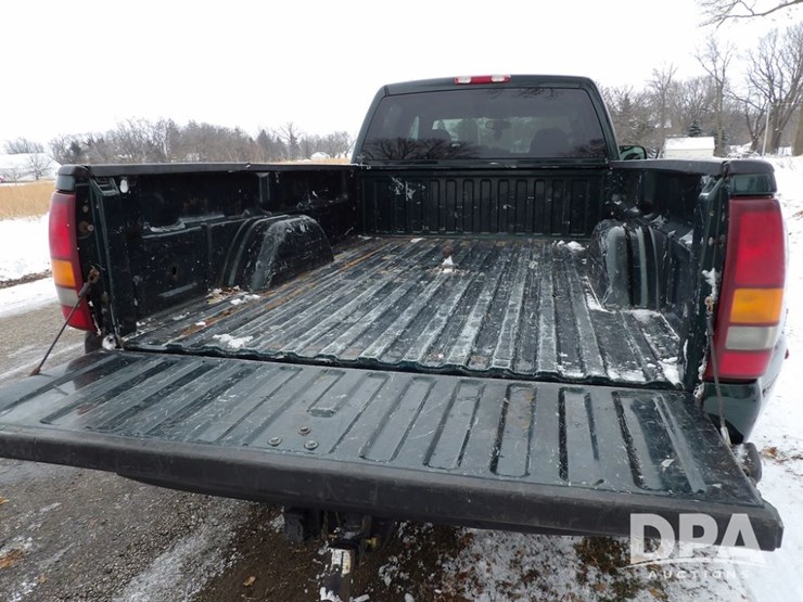2005-chevrolet-silverado-3500-image-10