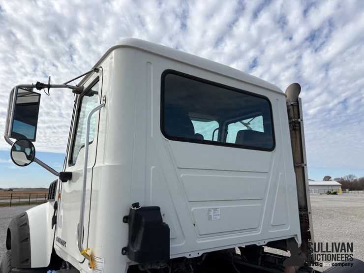 2015-mack-gu433-granite-t/a-cab-&-chassis-image-17