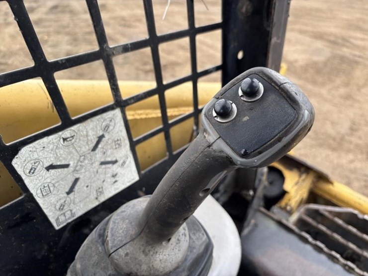 2006-caterpillar-246b-image-22