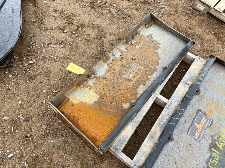 #2072-•-unused-2025-landhonor-skid-steer-universal-adapter-plate-attachment-image-1