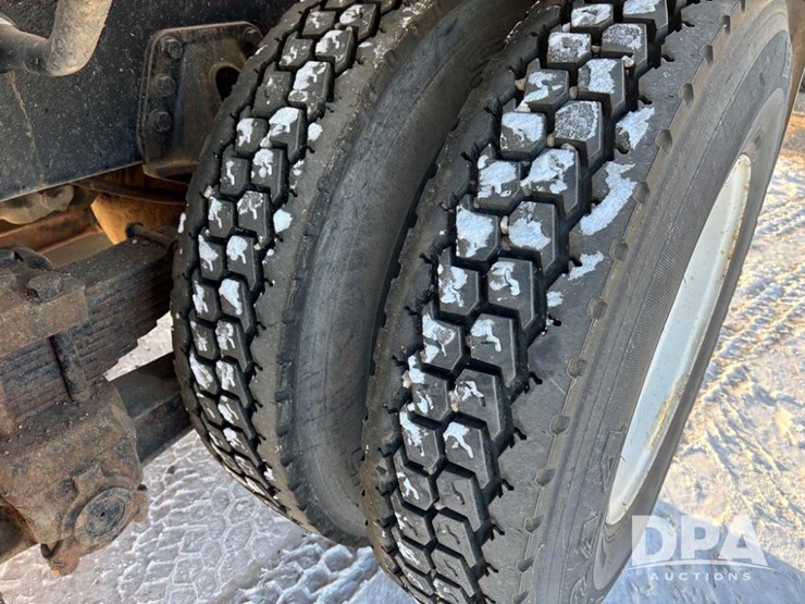 international-4900-image-48