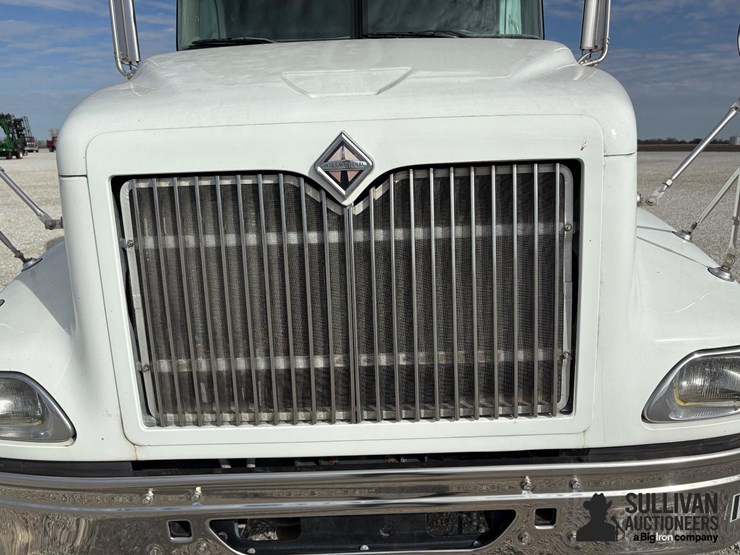 2006-international-9400i-t/a-sleeper-truck-tractor-image-20
