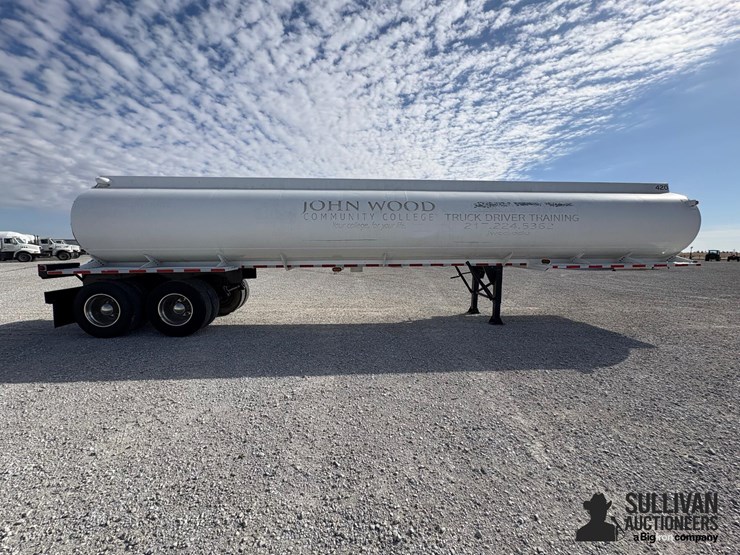 heil-trailer-image-4